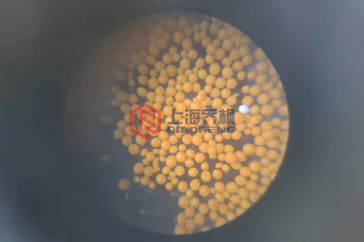 高效沸騰制粒干燥機的工作原理？